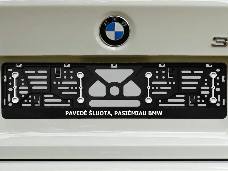 Numerių rėmelis su guminėmis tarpinėmis „Pavedė šluota, pasiėmiau BMW“